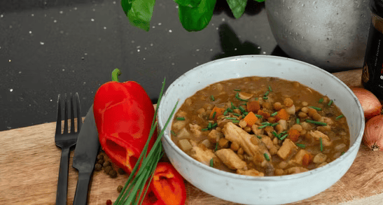 Pasto caldo nel piatto